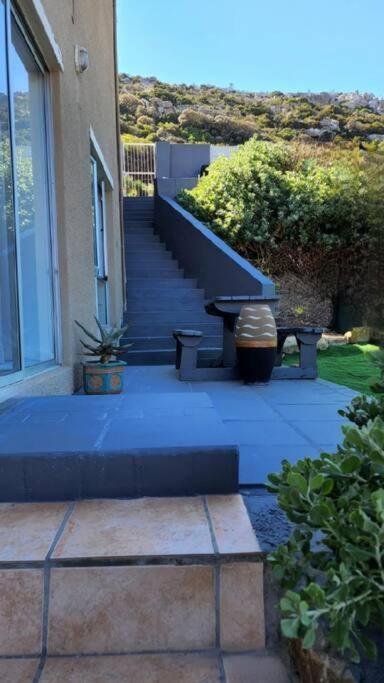 Seaviews Holiday Apartment 1 Cape Town Exterior photo